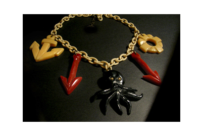 Lill's Jewelry Tokyo. by A Plastic Jewelry & Arty. | 1920's - 1930's - 1940's Vintage Style Western necklace.